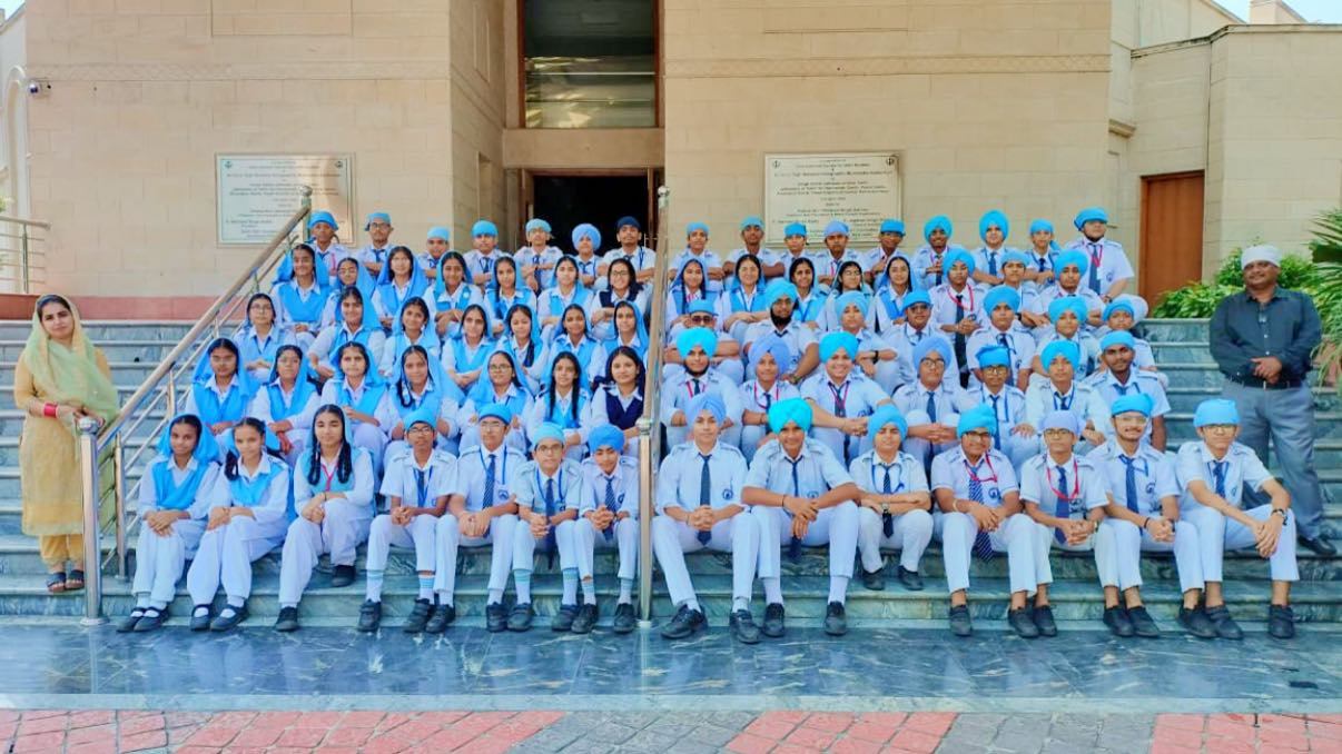 in-solemn-reverence-to-sri-guru-tegh-bahadur-ji-the-saviour-of-humanity-on-the-350th-anniversary-of-their-unparalleled-martyrdom-students-visit-to-gurdwara-rakab-ganj-sahib