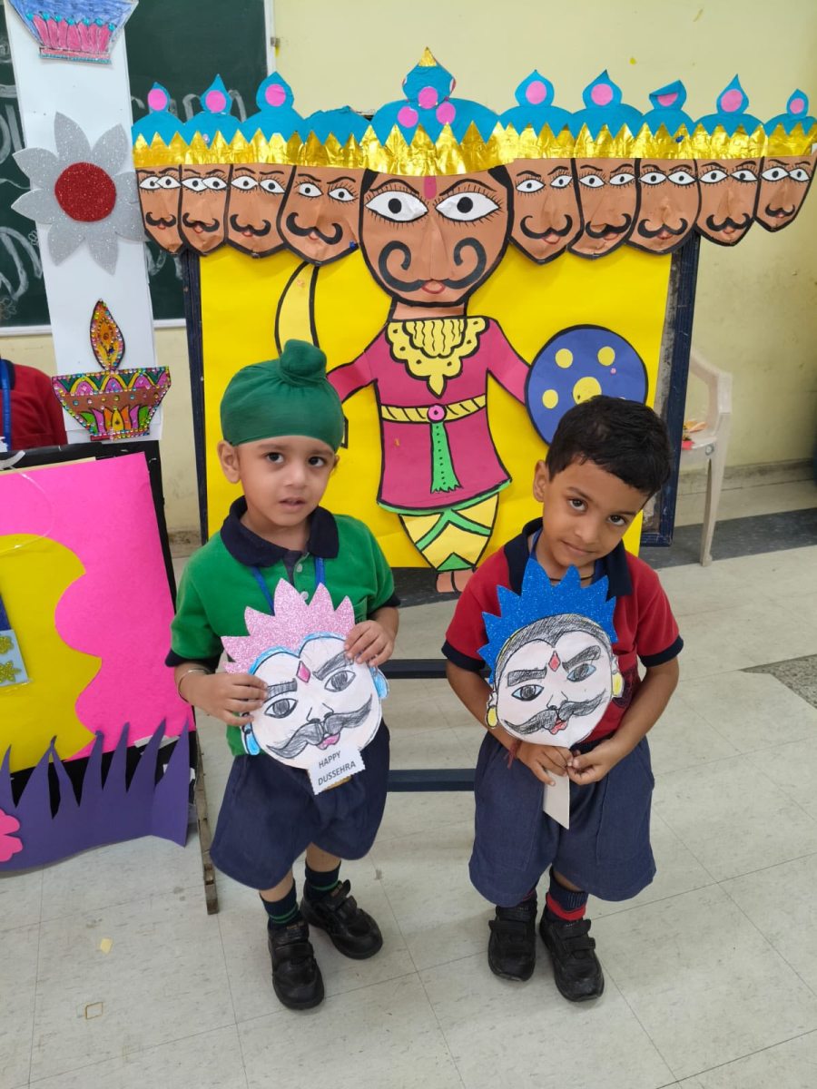 story-narration-and-a-ravan-handcraft-session-during-dussehra-celebration-2025